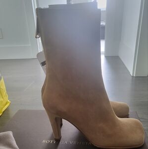 Brand New Bottega Veneta Suede Ankle Boots Size 35 (fits 35 - 35.5)